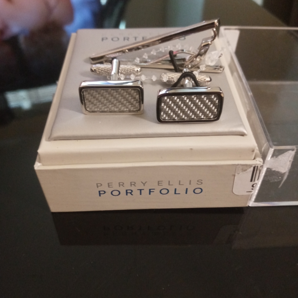 Perry ellis cufflink with clip set
